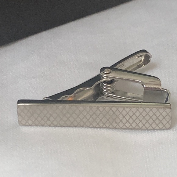 NWT Joseph Abboud Diamond Pattened  Tie Clip - Picture 2 of 7